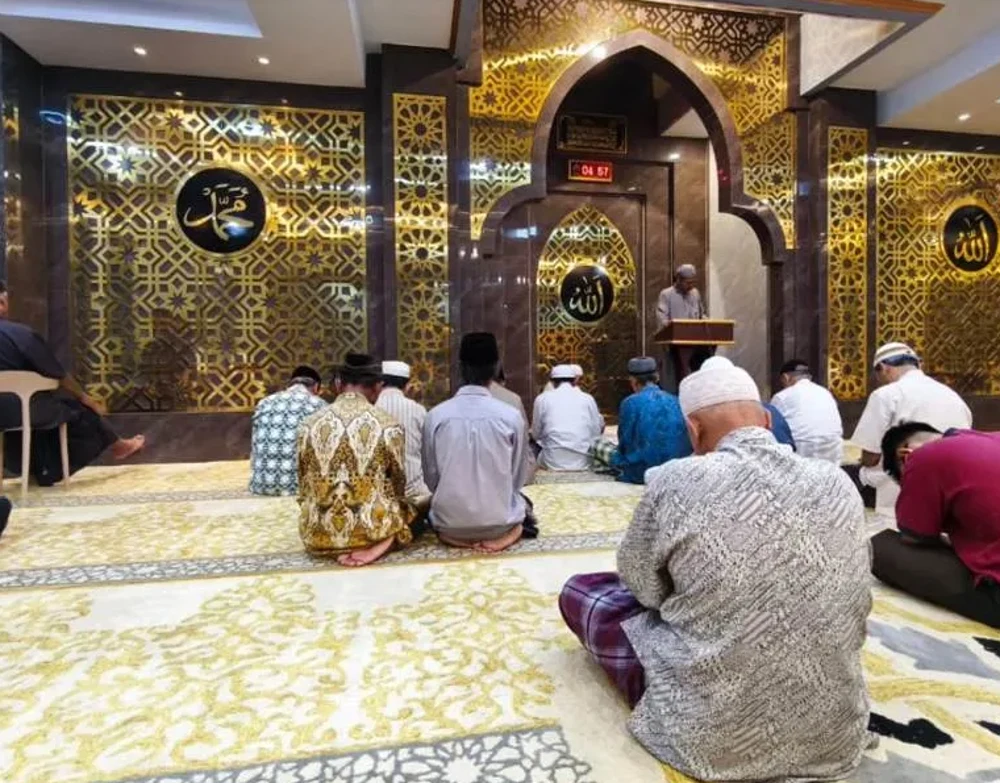 Dokumentasi interior Masjid 'Izzatul 'Ulya Nandan